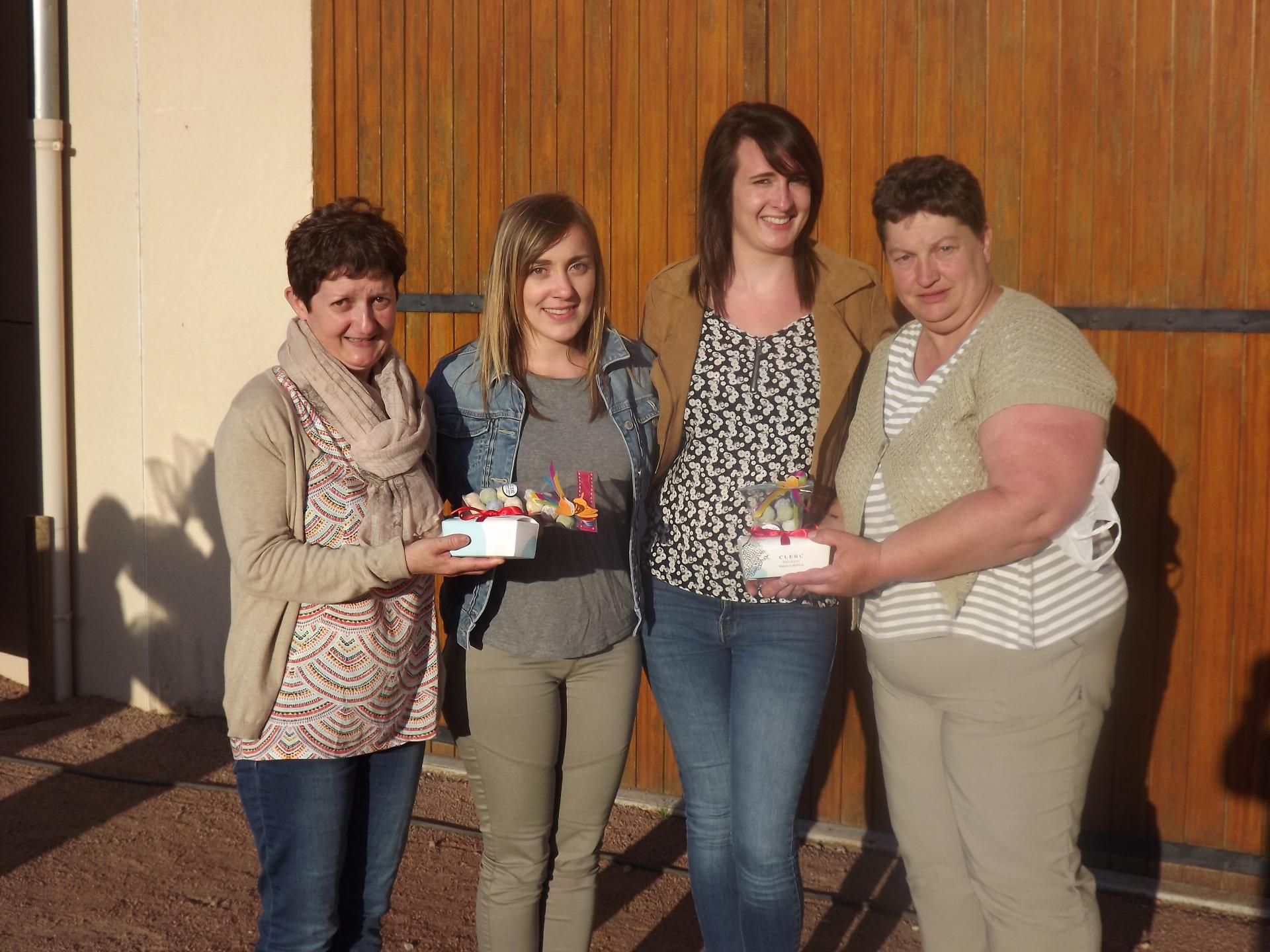 Remise des lots par la présidente